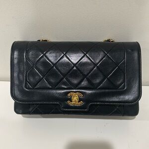 Chanel vintage Diana medium quilted flap bag in black